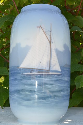 Royal Copenhagen vase med sejlskib