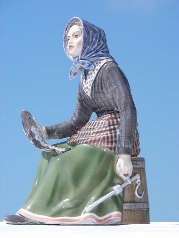 Dahl Jensen figurine 1150 Girl from Skovshoved