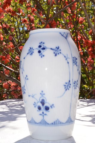 Royal Copenhagen Musselmalet Vase 383