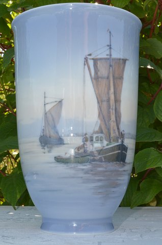 Royal Copenhagen  Vase med fiskekutter 3549