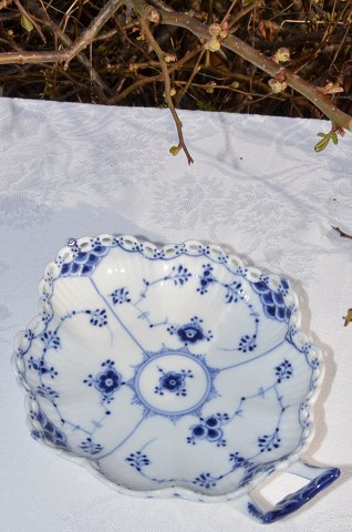 Royal Copenhagen  Blue fluted full lace Cake dish 1076