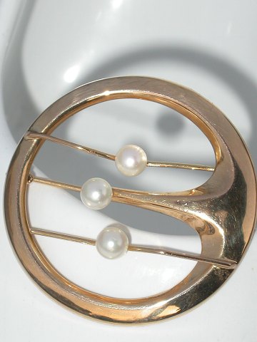 Broche 18 carat gold, with cultured pearls, Sold