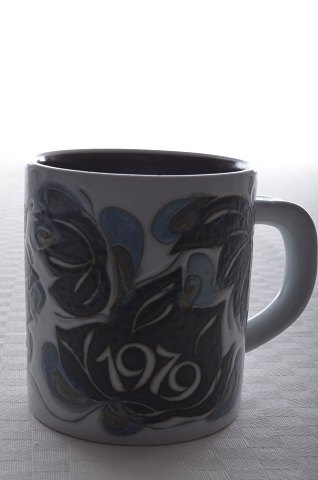 Royal Copenhagen Small Annual mug 1979
