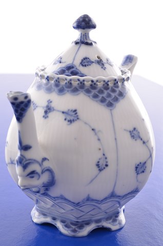 Royal Copenhagen Blue fluted.
Full lace Rare small Tea pot pre 1900