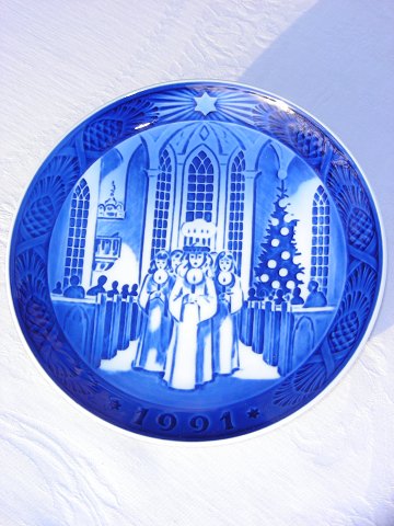 Royal Copenhagen Christmas plate from 1991 .