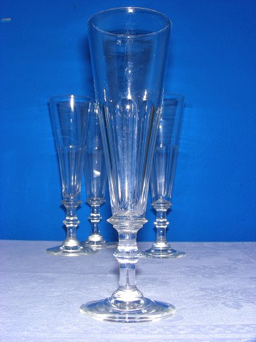Anglais glass  Champagne, Sold
