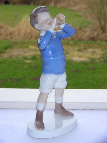 Bing & Grondahl figurine 1792 Boy with trompet
