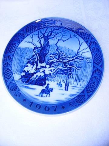 Royal Copenhagen Christmas plate from 1967 The Royal Oak