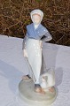 Royal Copenhagen figurine 528 Goose-girl